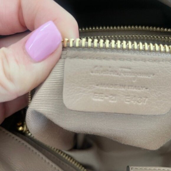 Salvatore Ferragamo SHEBA Bisque Tote Chain Shoulder Bag: EXCELLENT CONDITION - Picture 8 of 8